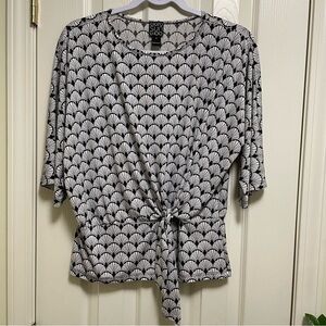 Clara Sun Woo Tie Front Kimono Sleeve Top White Black Seashell Print S